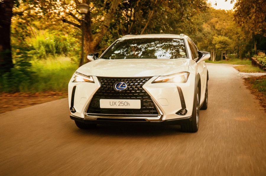  Lexus UX250h 2019 года  (ZA) (фото 9 из 22)